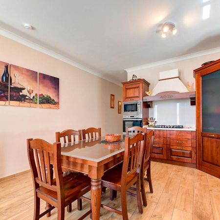 Modern Seaside 2 Bedroom Penthouse With Sea Views St. Paul's Bay Bagian luar foto