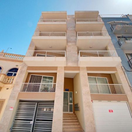 Modern Seaside 2 Bedroom Penthouse With Sea Views St. Paul's Bay Bagian luar foto