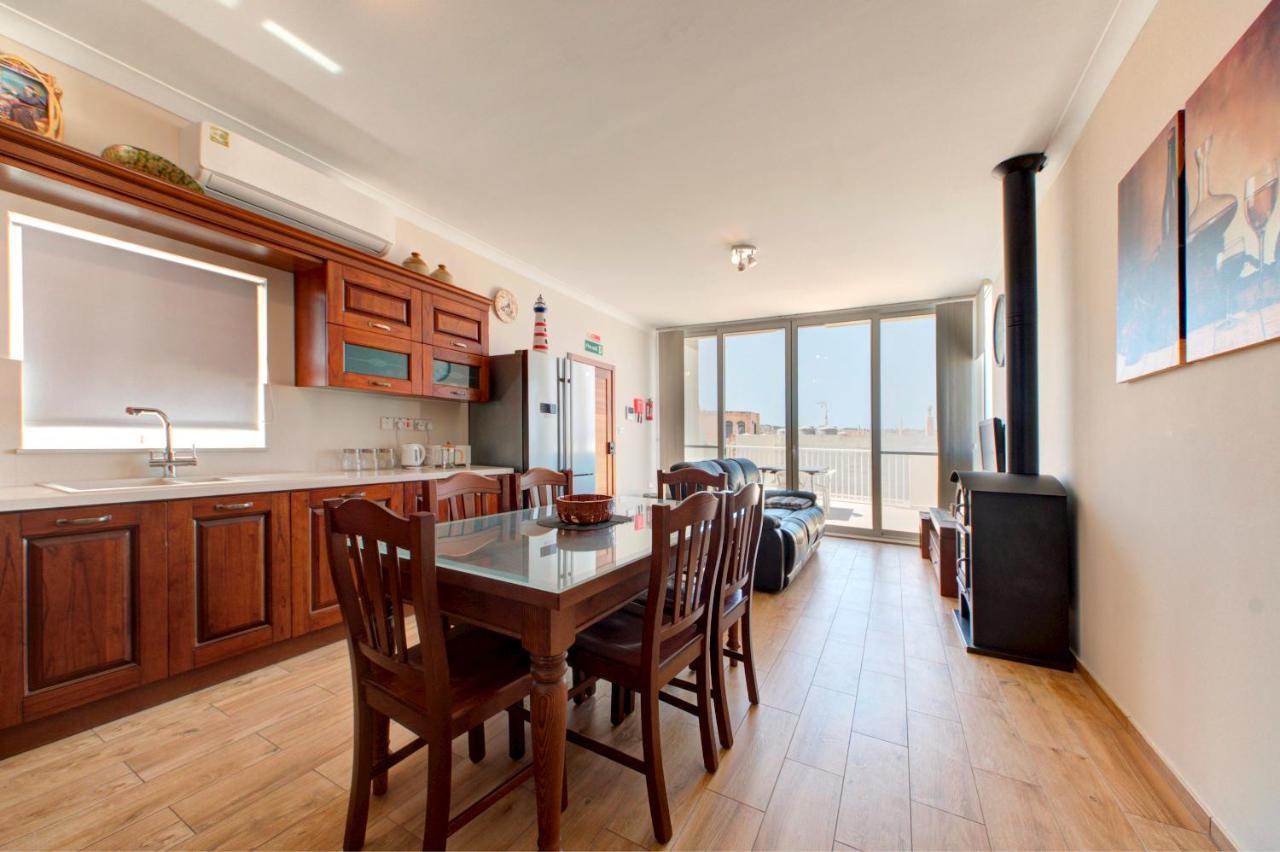 Modern Seaside 2 Bedroom Penthouse With Sea Views St. Paul's Bay Bagian luar foto