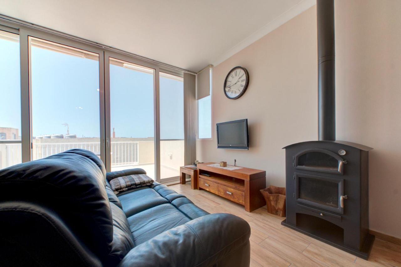 Modern Seaside 2 Bedroom Penthouse With Sea Views St. Paul's Bay Bagian luar foto