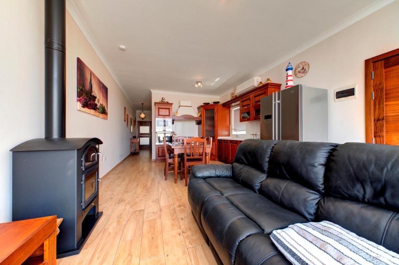 Modern Seaside 2 Bedroom Penthouse With Sea Views St. Paul's Bay Bagian luar foto