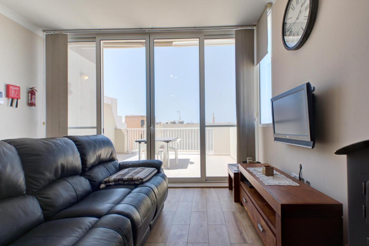 Modern Seaside 2 Bedroom Penthouse With Sea Views St. Paul's Bay Bagian luar foto