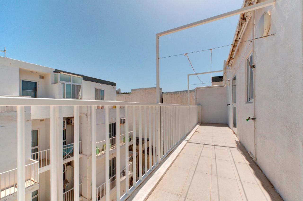 Modern Seaside 2 Bedroom Penthouse With Sea Views St. Paul's Bay Bagian luar foto