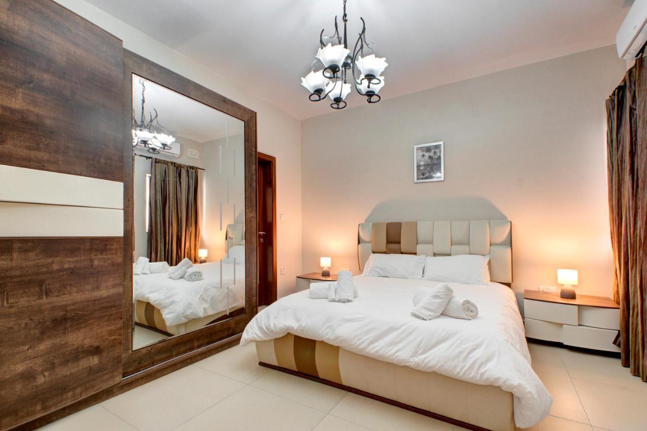 Modern Seaside 2 Bedroom Penthouse With Sea Views St. Paul's Bay Bagian luar foto