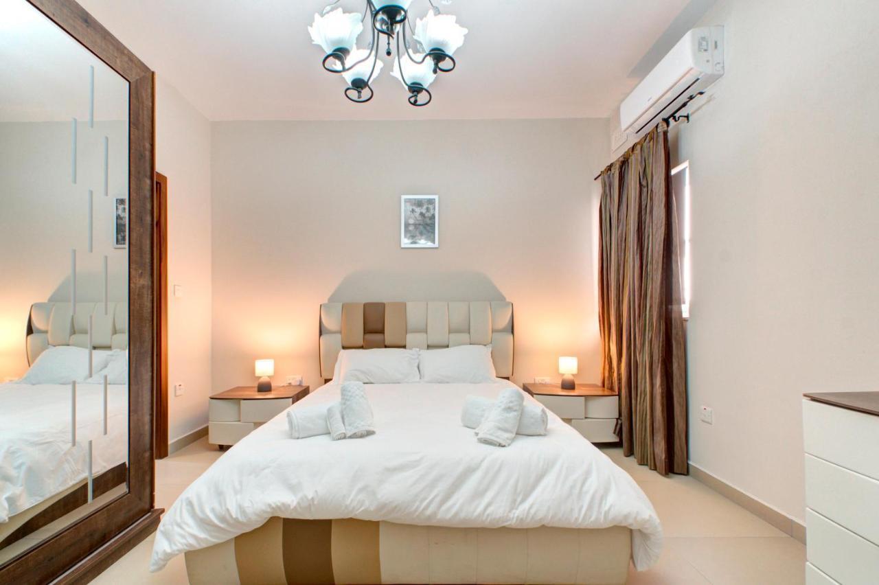 Modern Seaside 2 Bedroom Penthouse With Sea Views St. Paul's Bay Bagian luar foto