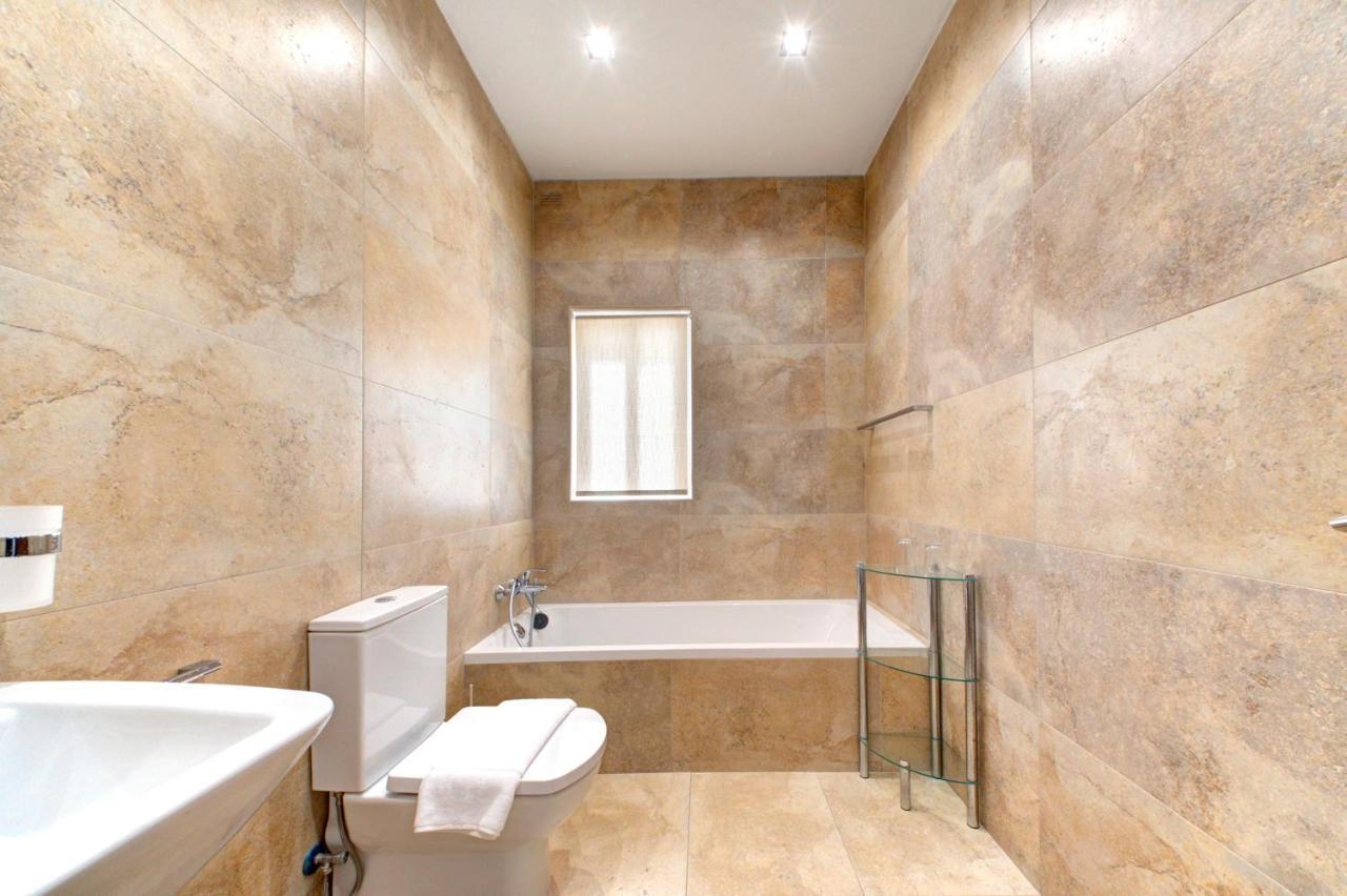 Modern Seaside 2 Bedroom Penthouse With Sea Views St. Paul's Bay Bagian luar foto